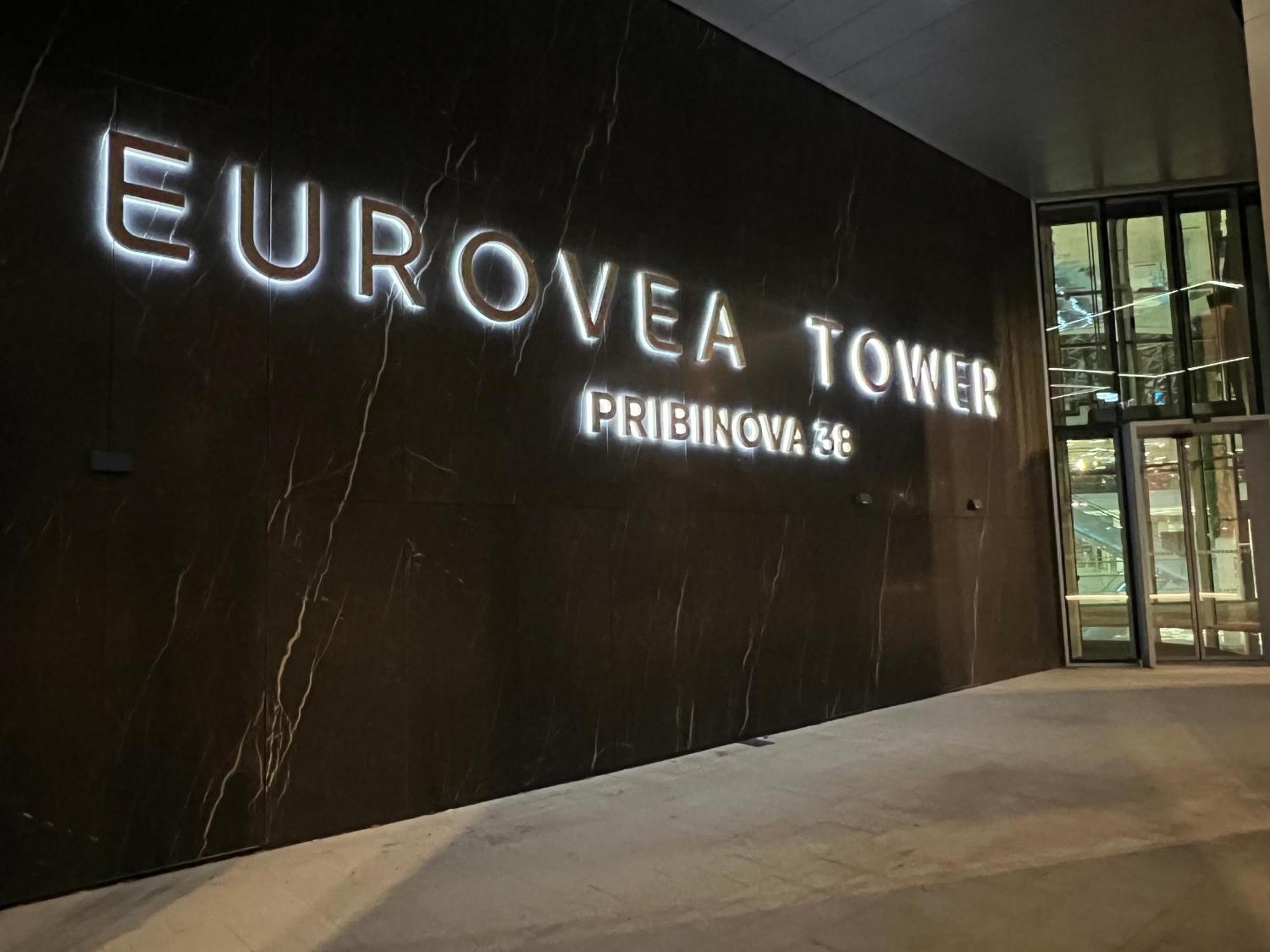 Nikas Eurovea Apartments - Free Parking Братислава Экстерьер фото