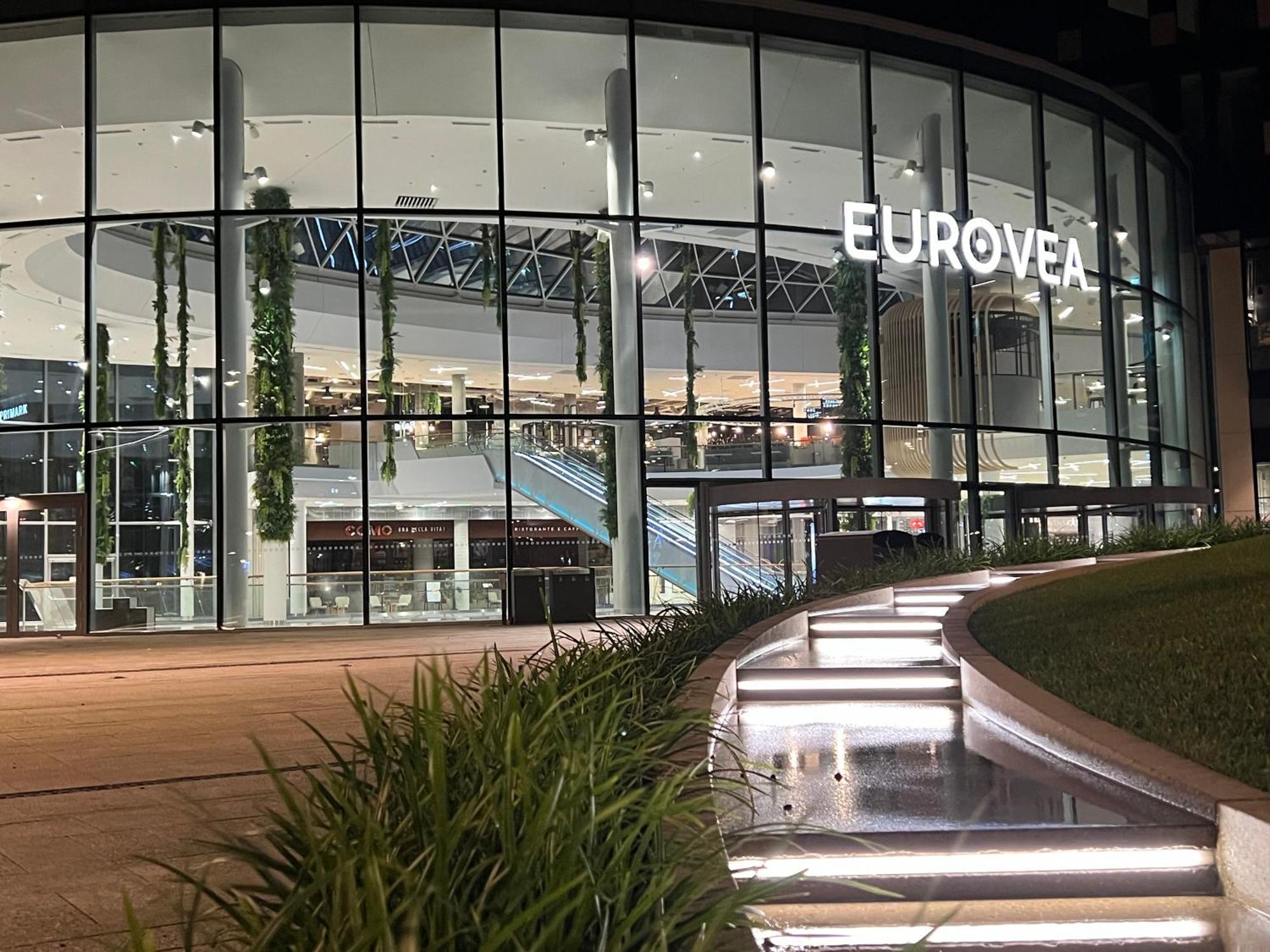 Nikas Eurovea Apartments - Free Parking Братислава Экстерьер фото